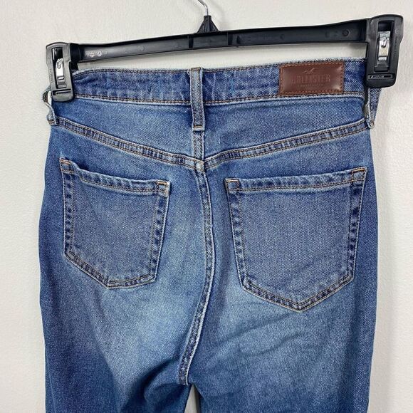 Hollister Ultra High-Rise Straight Leg Light Wash Mom Jeans Size 25 - Picture 2 of 4